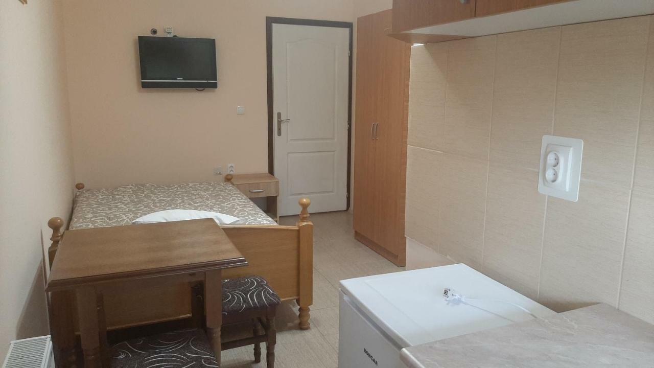 Aleksandar Vila Br Vrdnik Habitación foto